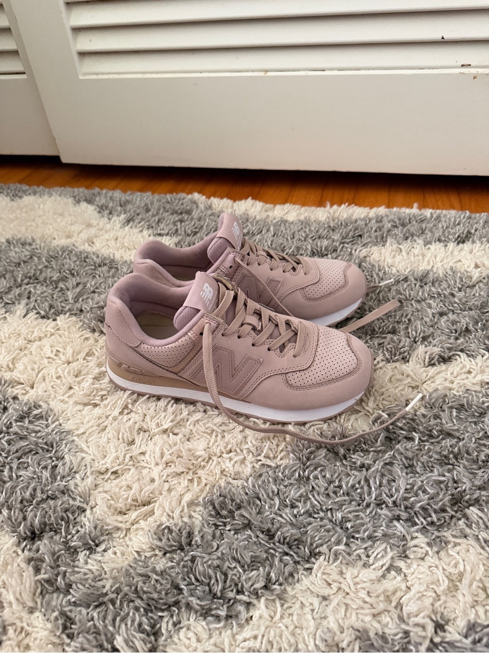 New Balance Women's 574 Dusty Pink Lace-Up Sneakers